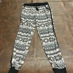 Size small comfy lounge pants with pockets